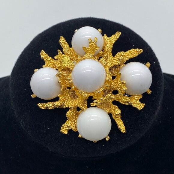 Vintage Pauline Rader Sea Coral Brooch White Cabochon Gold Tone Pin 2"x2" - Picture 1 of 9